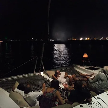 Principessa Dei Draghi Full Day And Night Experience 船上ホテル イゾラ