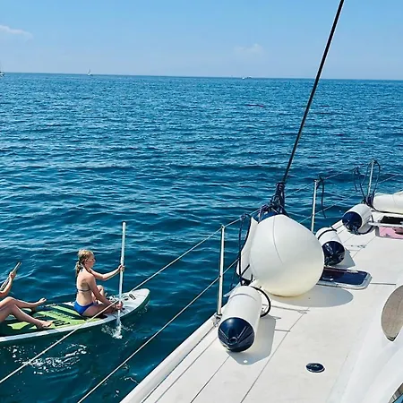 Principessa Dei Draghi Full Day And Night Experience 船上ホテル イゾラ